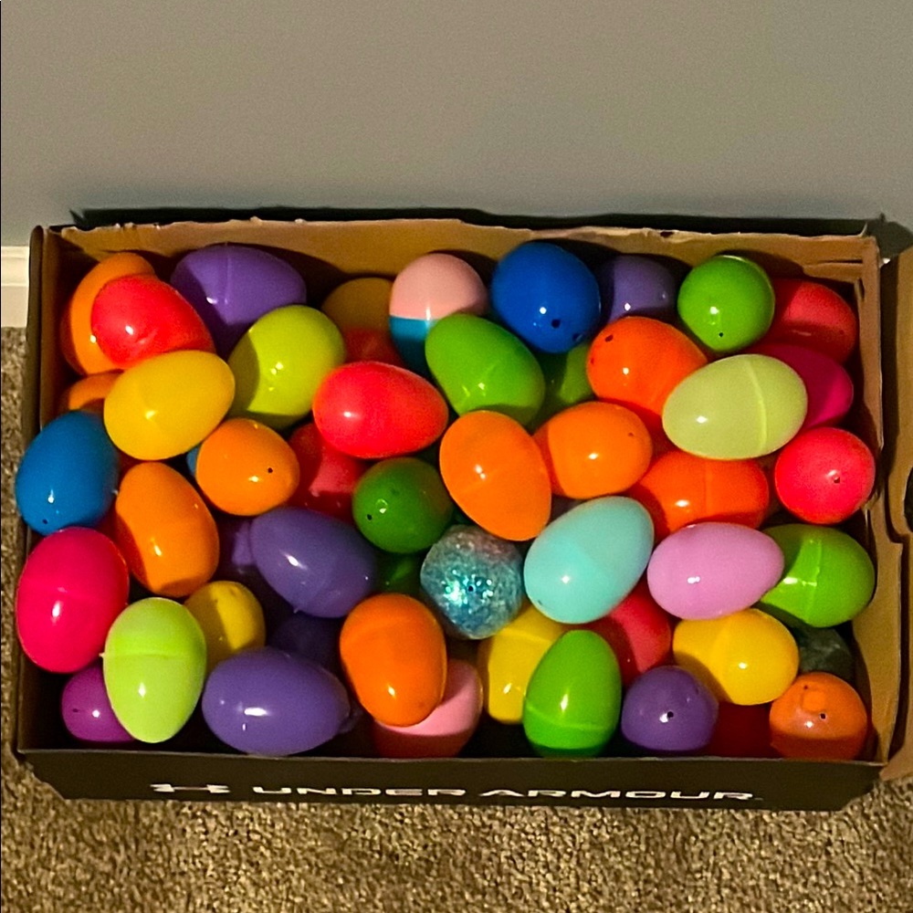 Lot of 115 Colorful Fillable Easter Eggs